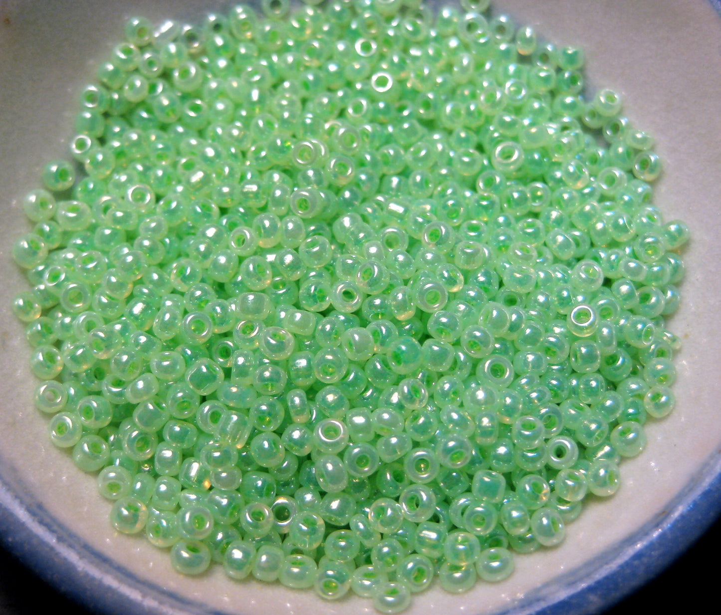450 Grams Creamy Seed Beads 11/0 Glass Seed Beads 2mm