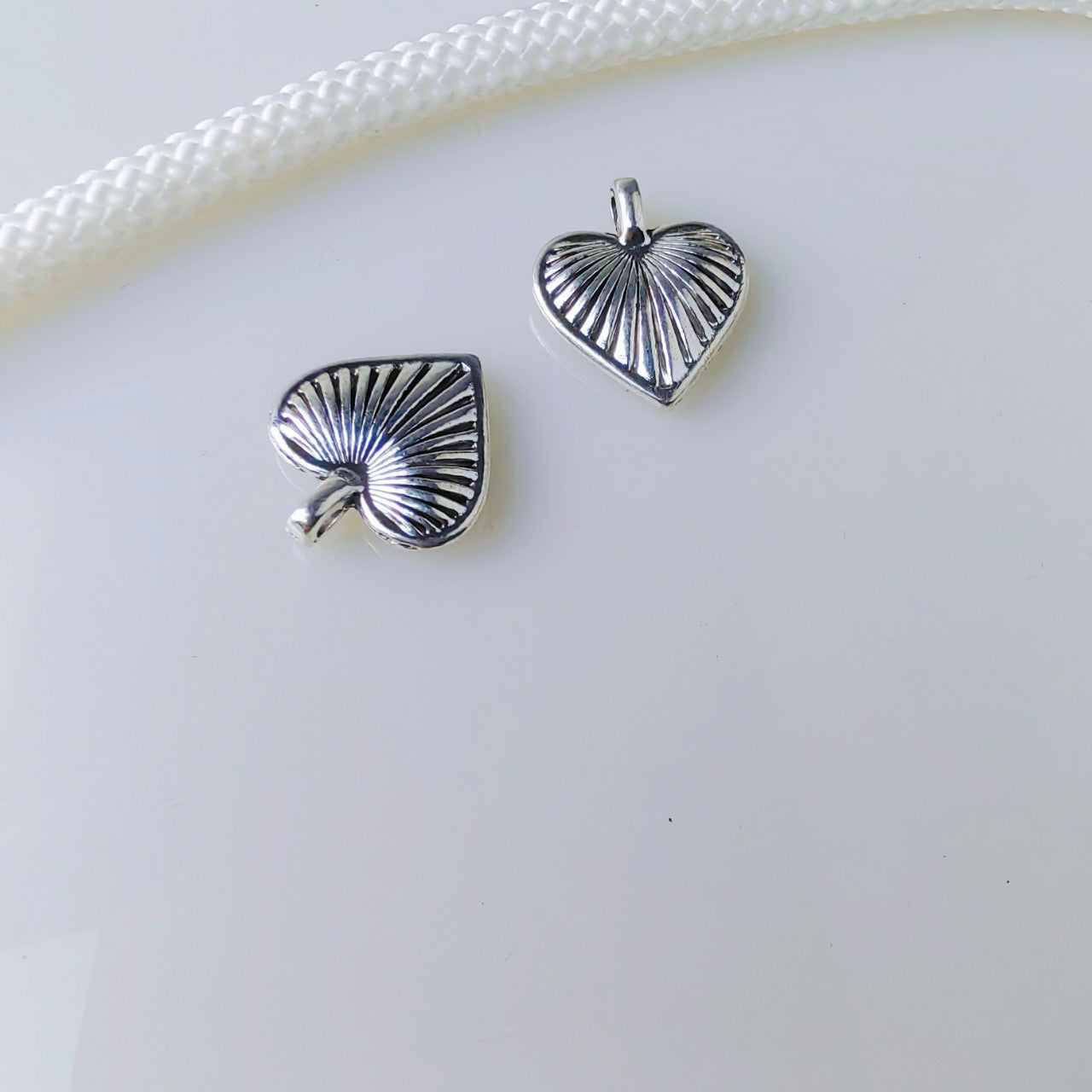 Antique silver shell-patterned heart-shaped charms pendant,100pcs