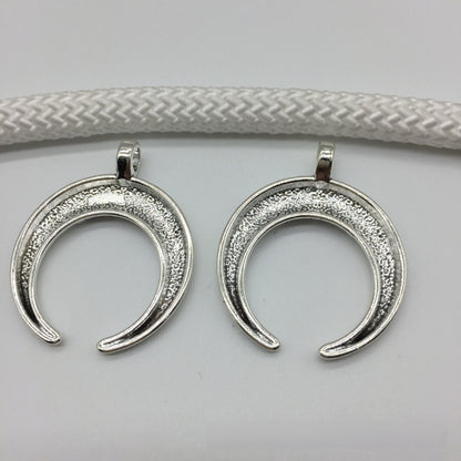 Antique Silver Moon-shaped pendant, 10pcs
