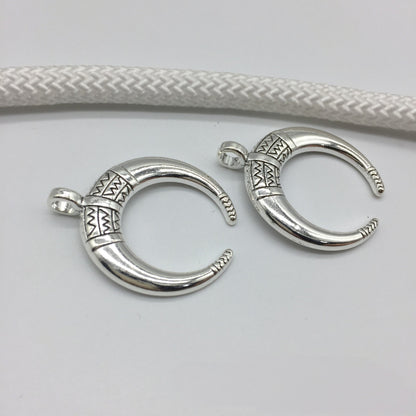 Antique Silver Moon-shaped pendant, 10pcs
