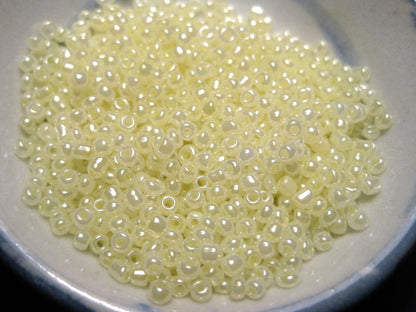 450 Grams Creamy Seed Beads 11/0 Glass Seed Beads 2mm