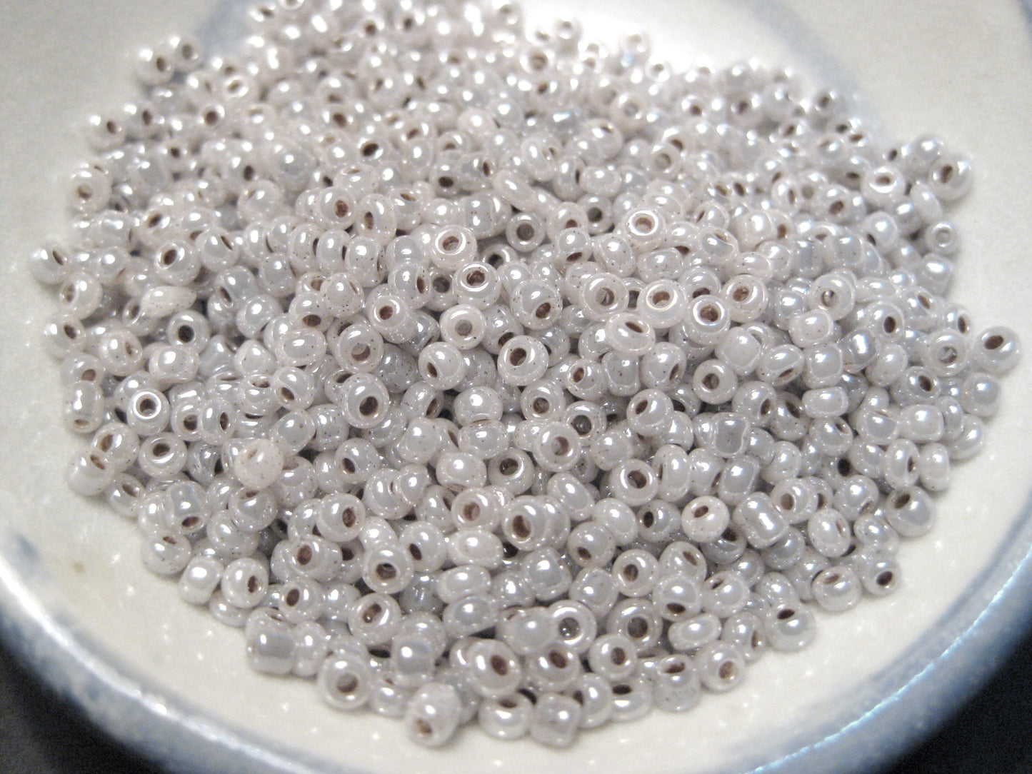 450 Grams Creamy Seed Beads 11/0 Glass Seed Beads 2mm