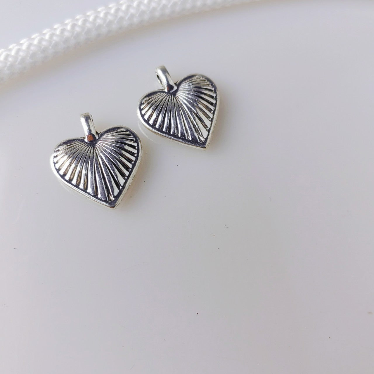 Antique silver shell-patterned heart-shaped charms pendant,100pcs