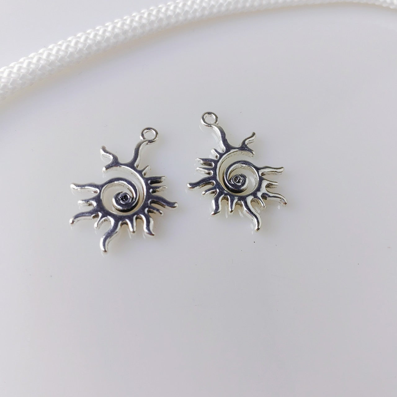 Antique Silver Spiral Sun Charms Pendants, 10pcs