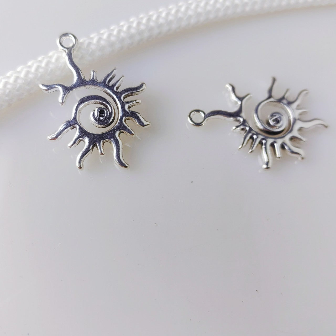 Antique Silver Spiral Sun Charms Pendants, 10pcs